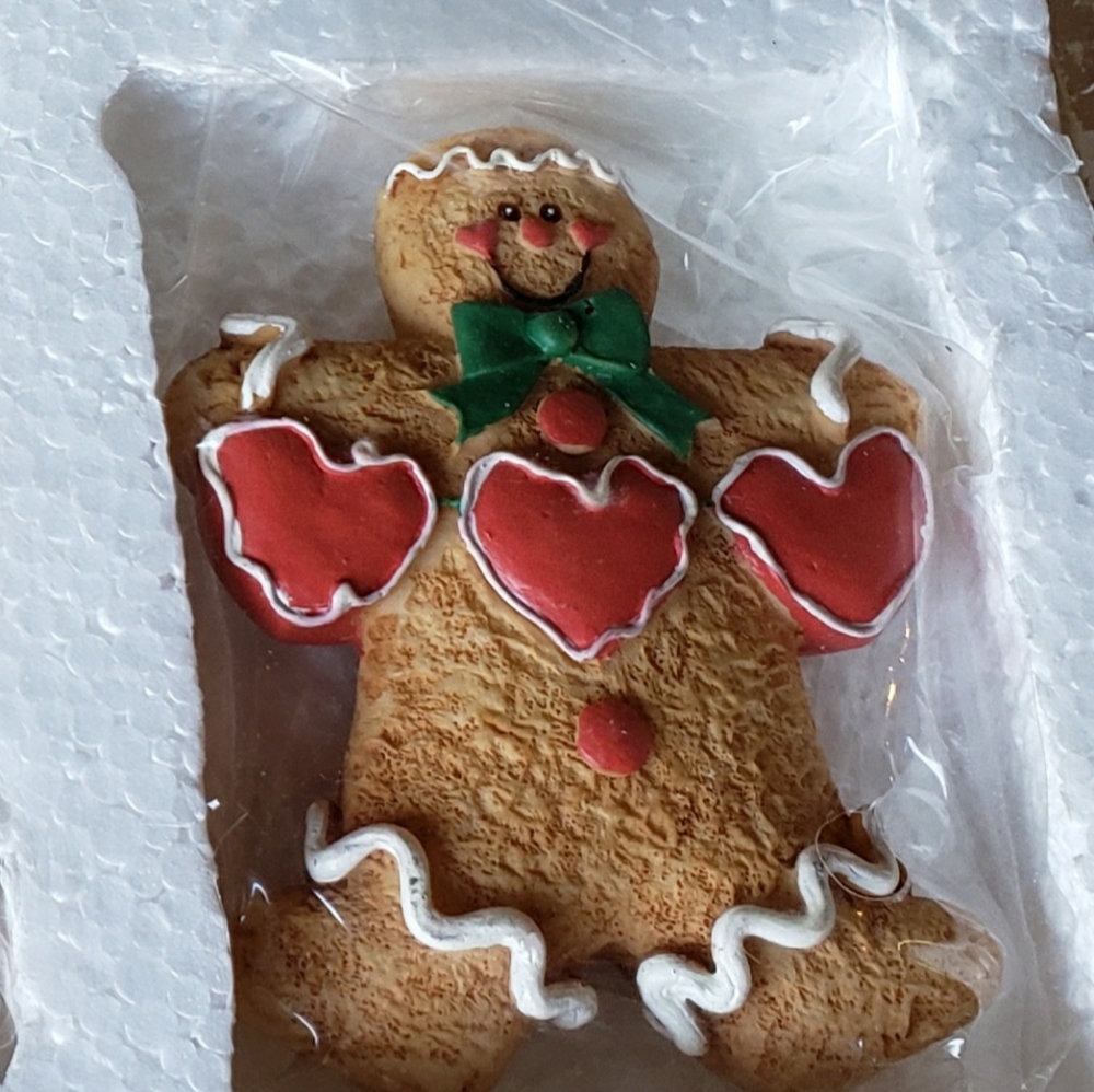 NIB Gingerbread magnets set - Picture 5 of 8